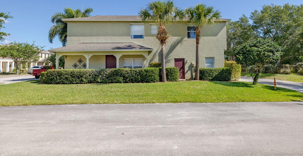 2300 Union Park Dr, Fort Pierce, FL 34952-8033