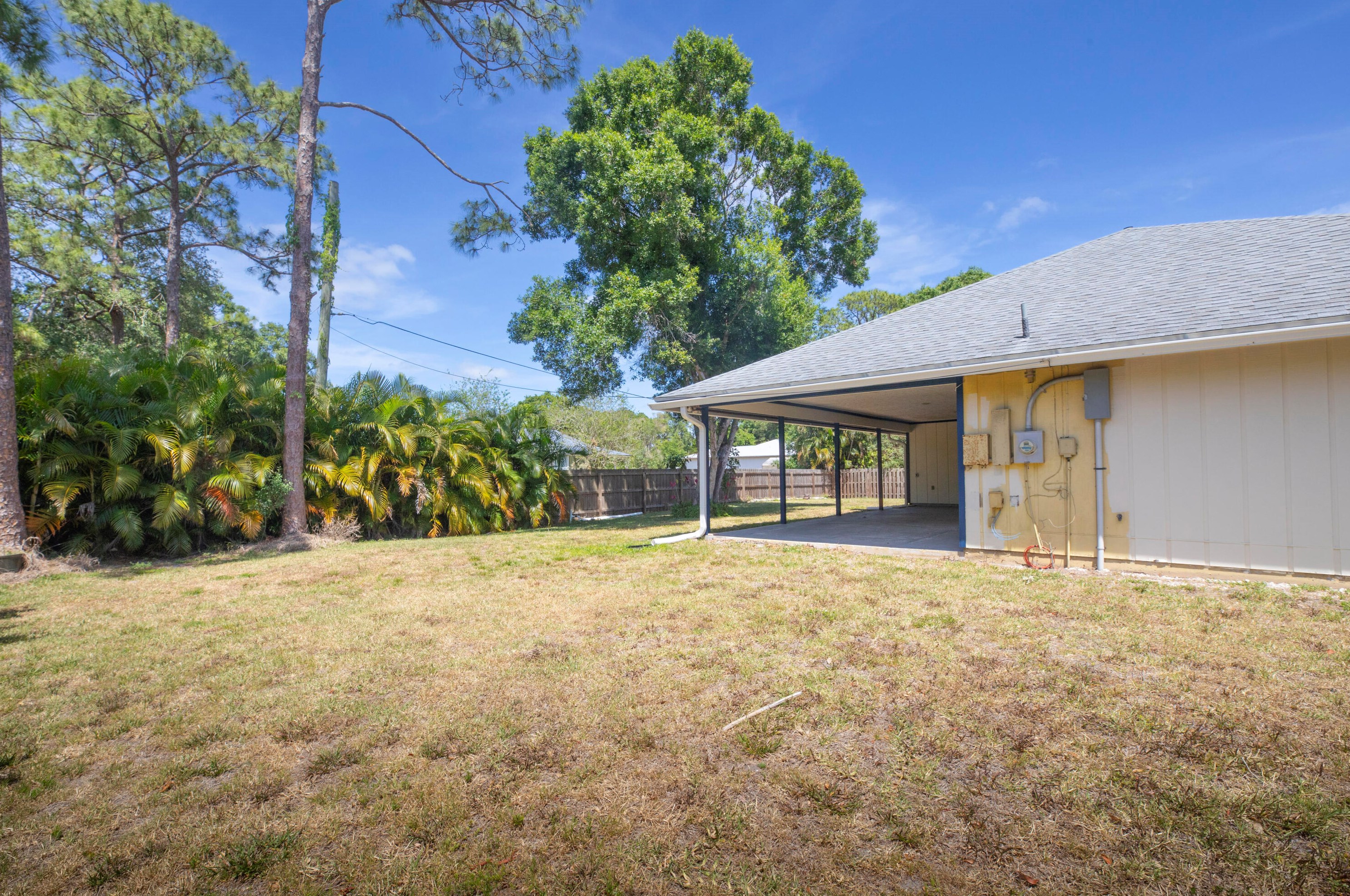 8806 Brookline Ave, Fort Pierce FL 34951-3407 exterior