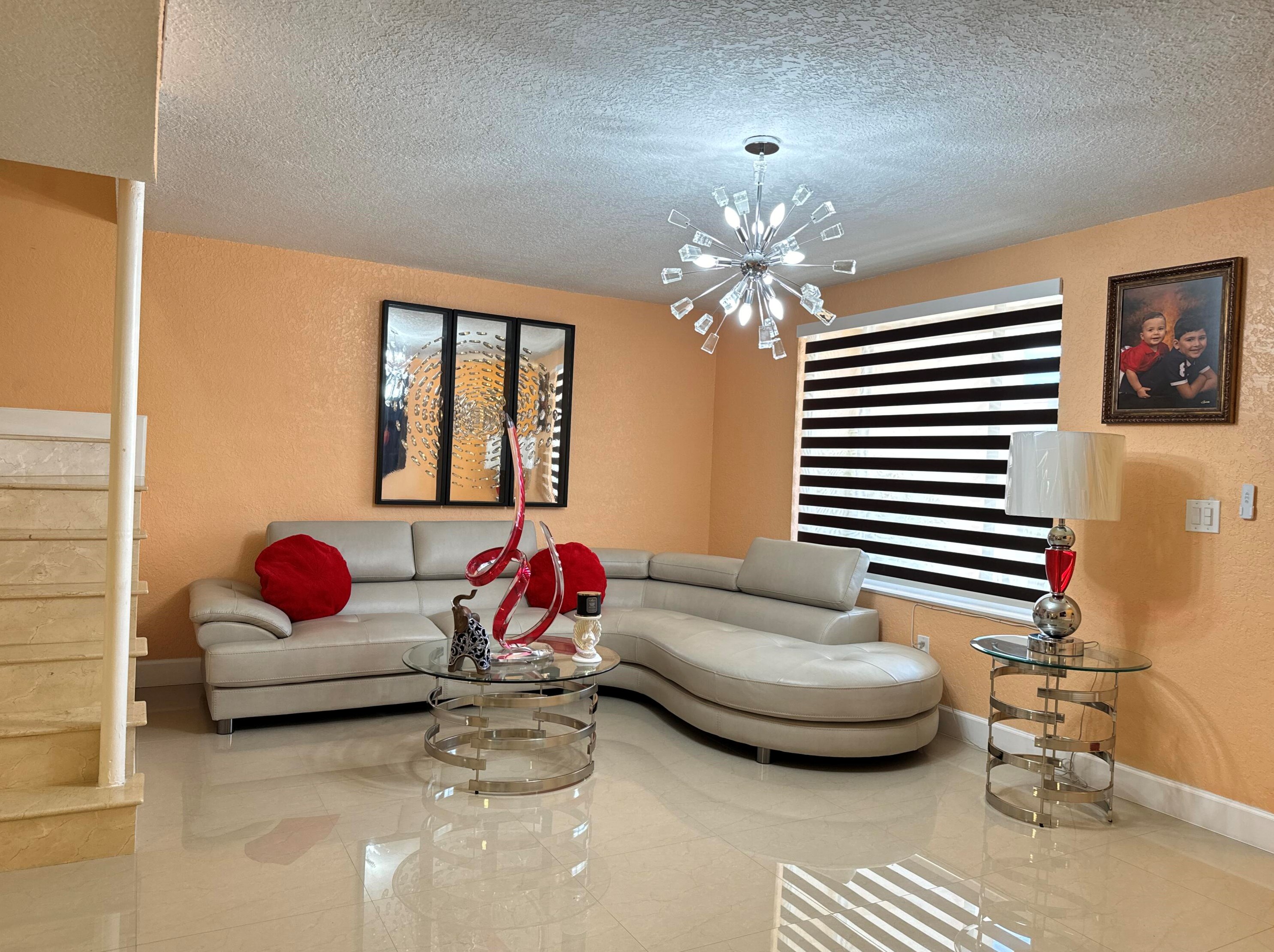 961 W 79th Pl, Hialeah, FL 33014