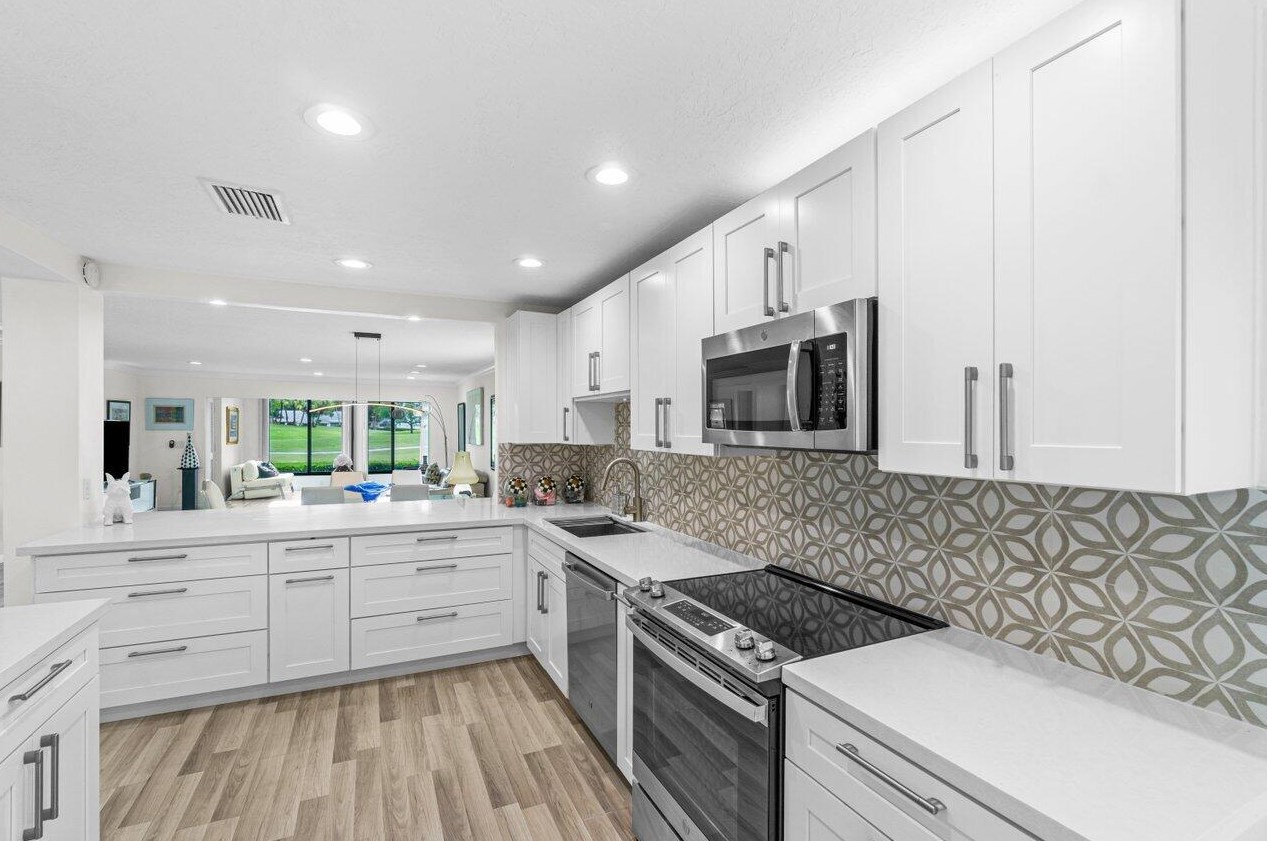 17 Westgate Ln, Boynton Beach FL  33436-6365 exterior