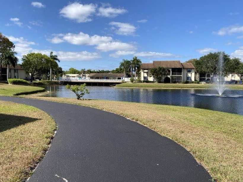 139 Lake Pine Cir, Lake Worth FL  33463-5129 exterior