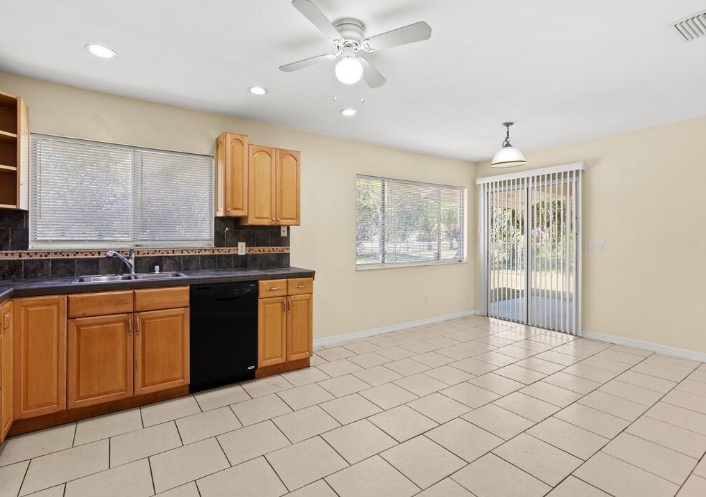 254 Bridgeport Dr, Fort Pierce FL  34953-7111 exterior