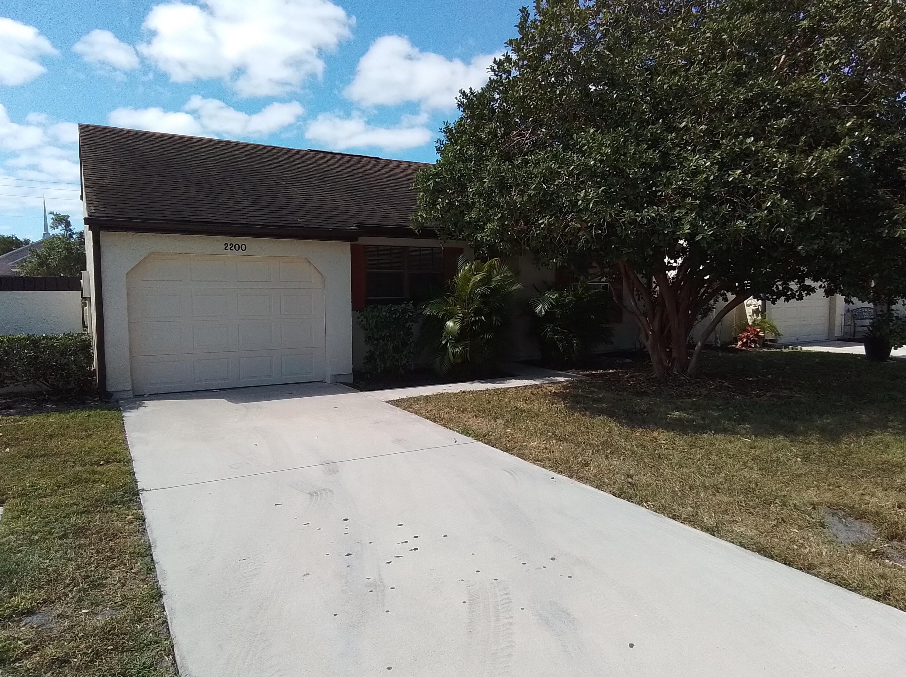 2200 Brashford St, Fort Pierce, FL 34952-8105