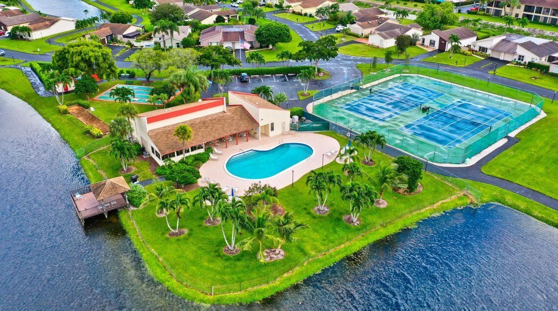 5822 Mirror Lakes Blvd, Boynton Beach, FL 33472