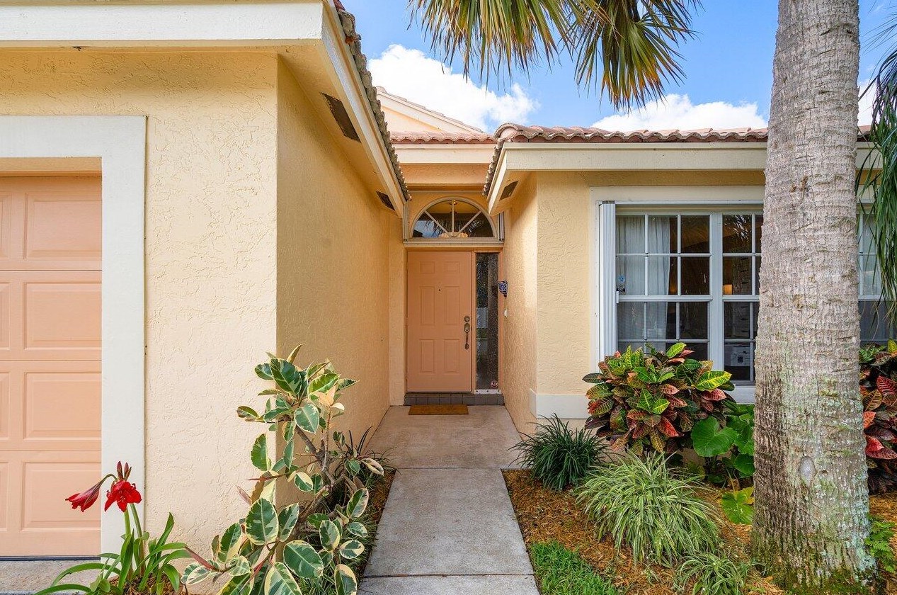 8196 White Rock Cir, Boynton Beach, FL 33436-1742