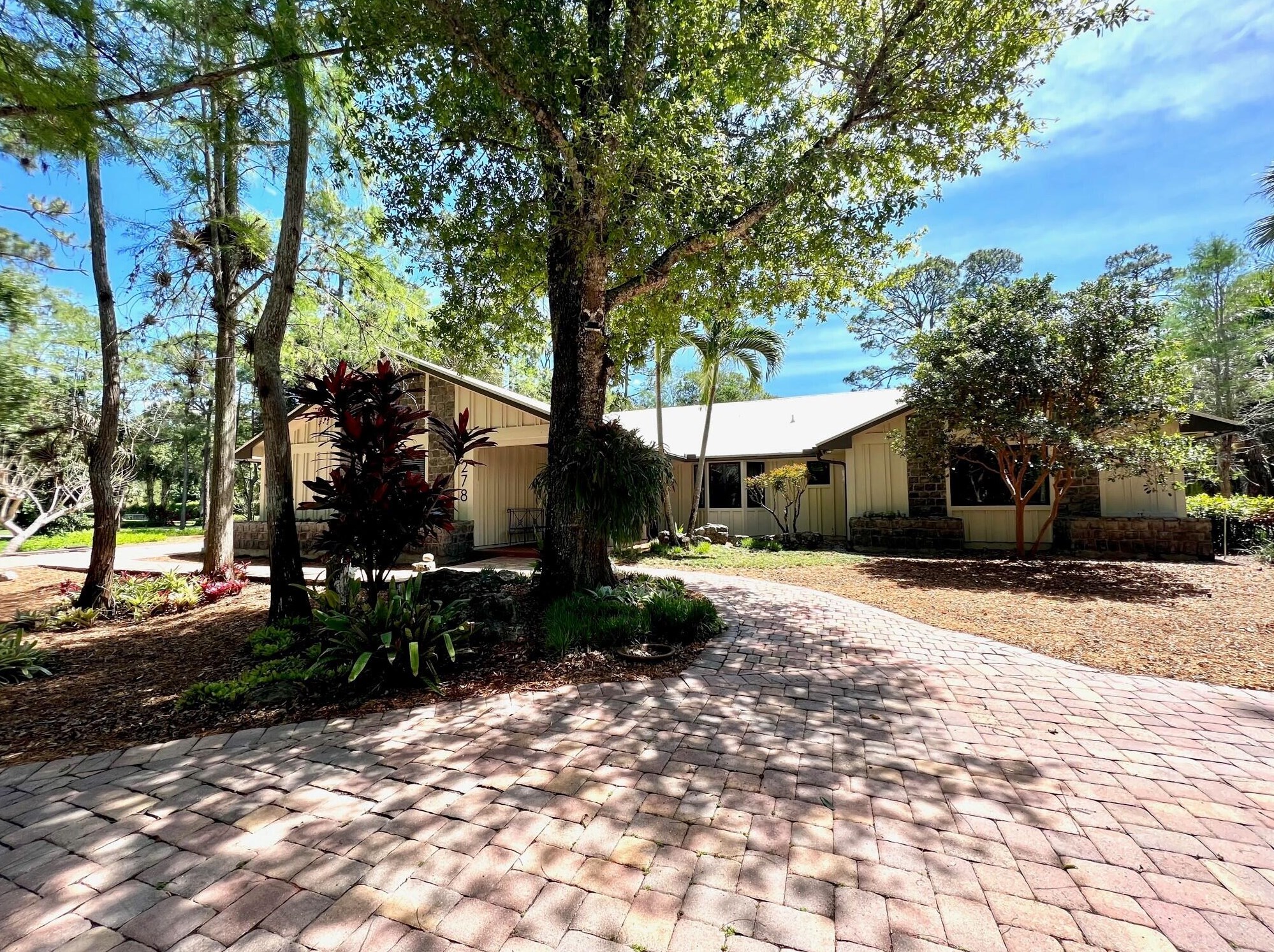 278 Squire Dr, West Palm Beach, FL 33414-7823