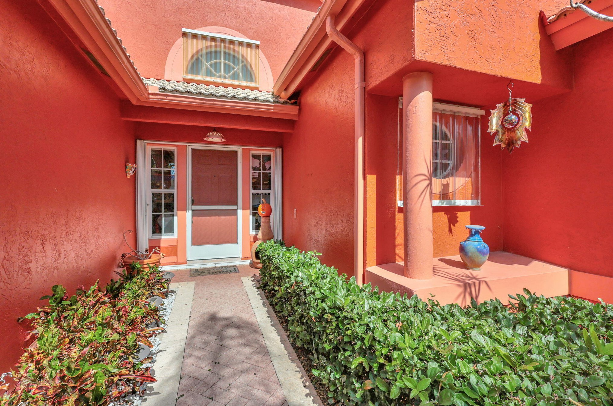 2745 Pointe Cir, West Palm Beach, FL 33413-2154