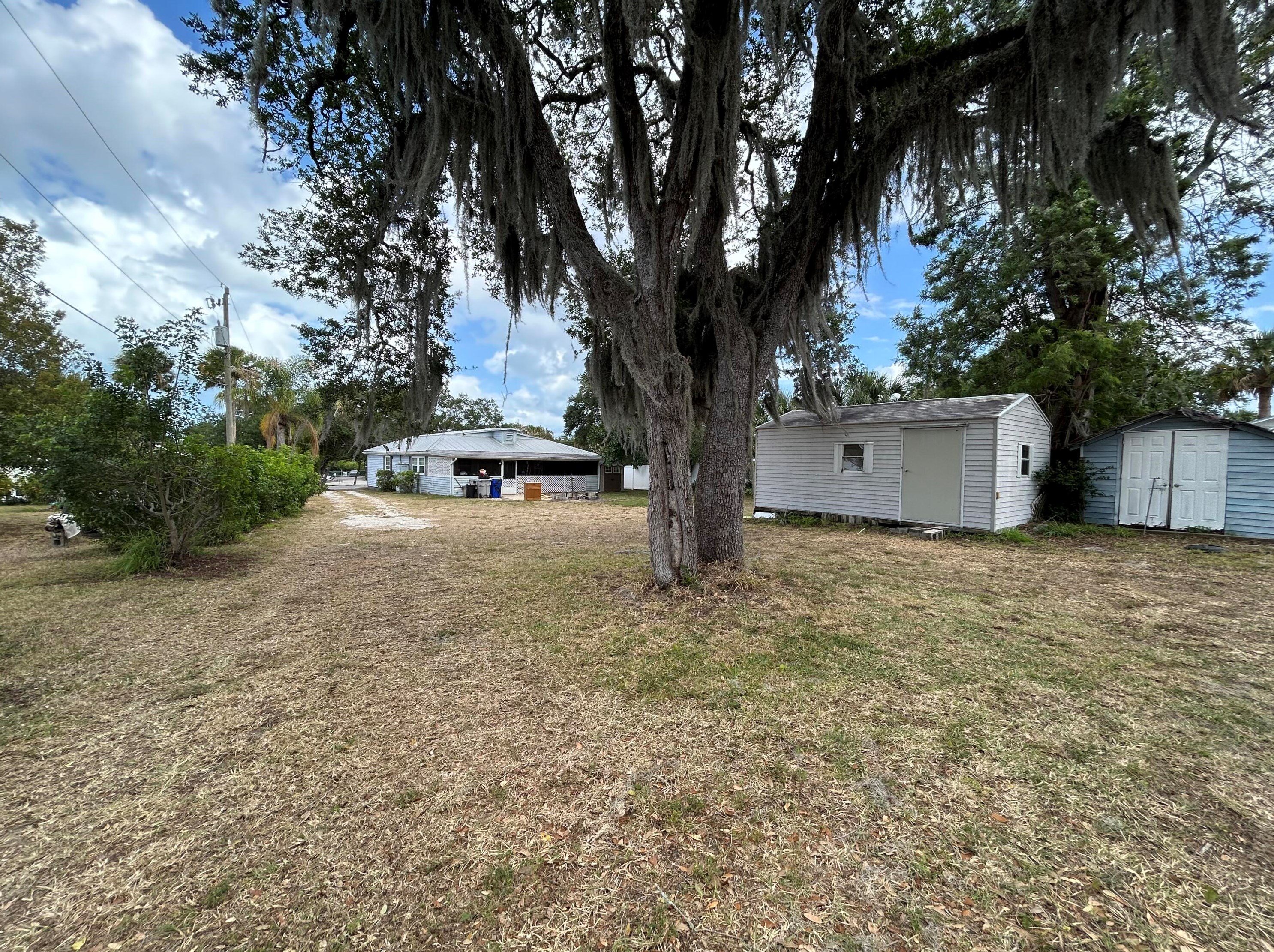 1069 Old Dixie Hwy, Vero Beach FL  32960-3746 exterior