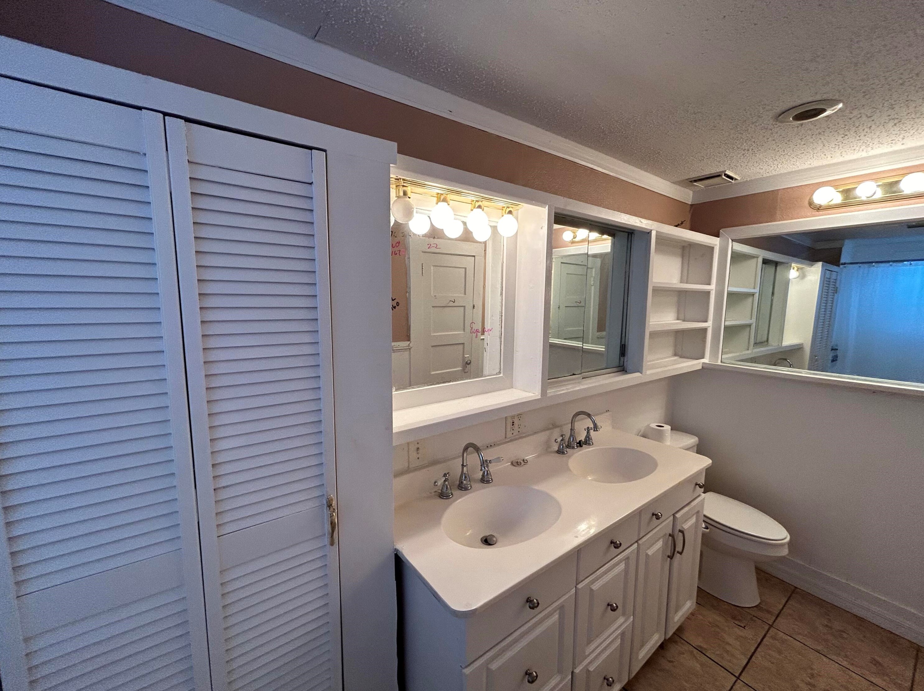 1069 Old Dixie Hwy, Vero Beach FL  32960-3746 exterior