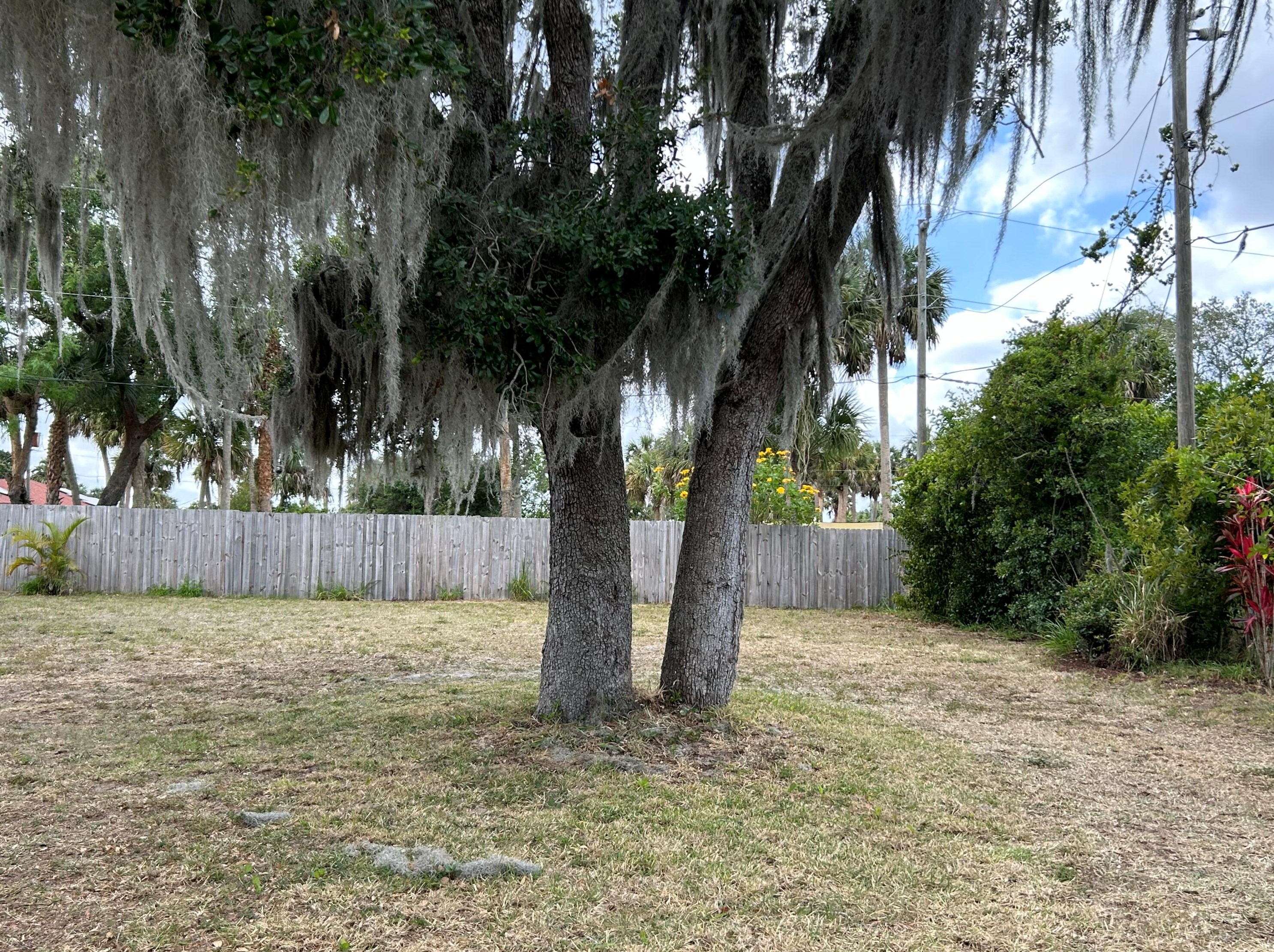 1069 Old Dixie Hwy, Vero Beach FL  32960-3746 exterior