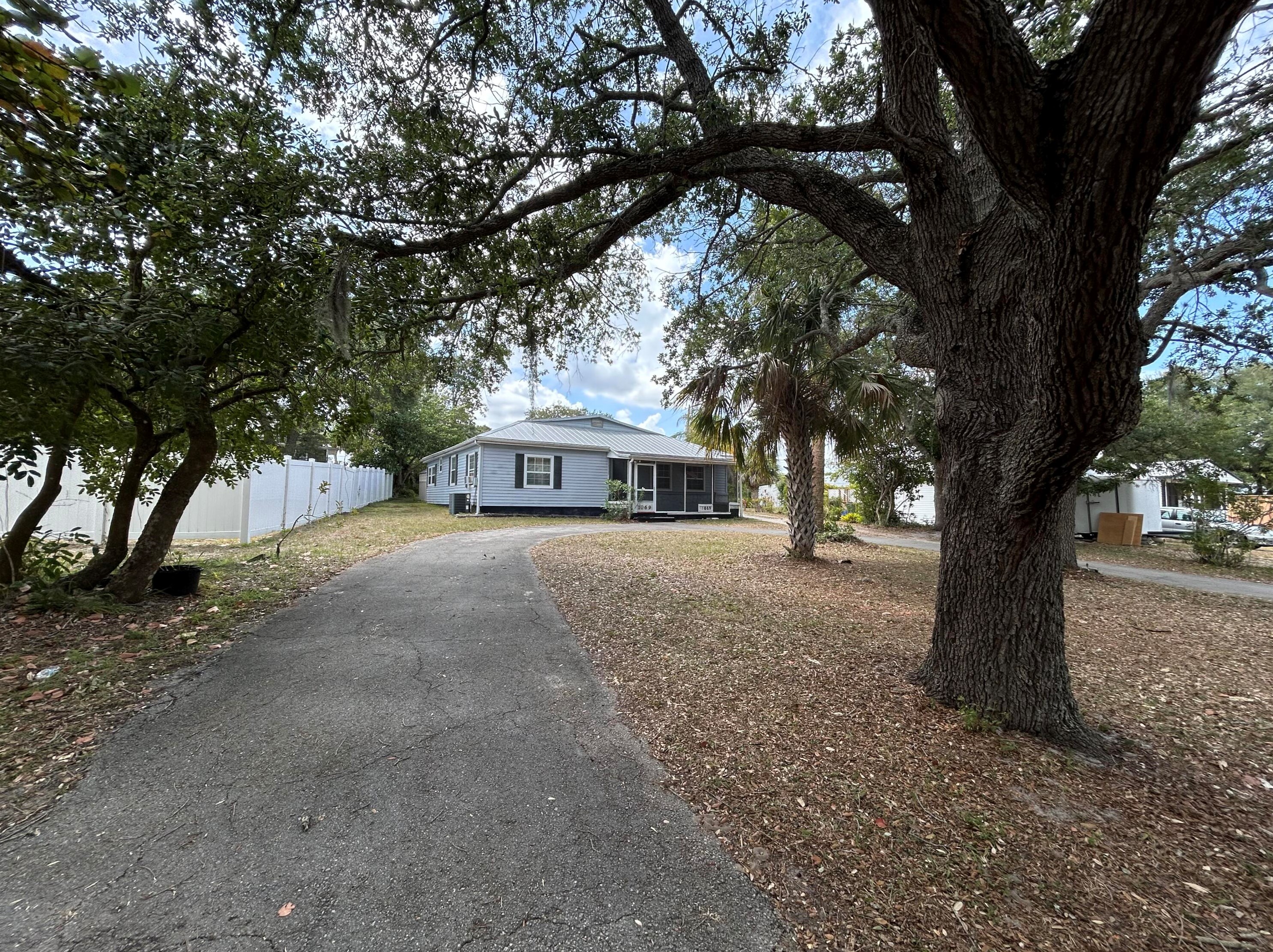 1069 Old Dixie Hwy, Vero Beach FL  32960-4350 exterior