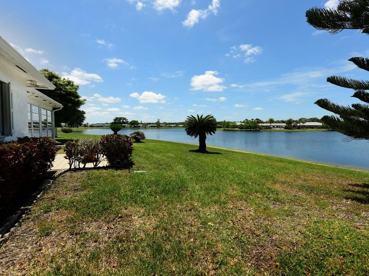 5197 Nicholas Dr, West Palm Beach FL  33417-1014 exterior