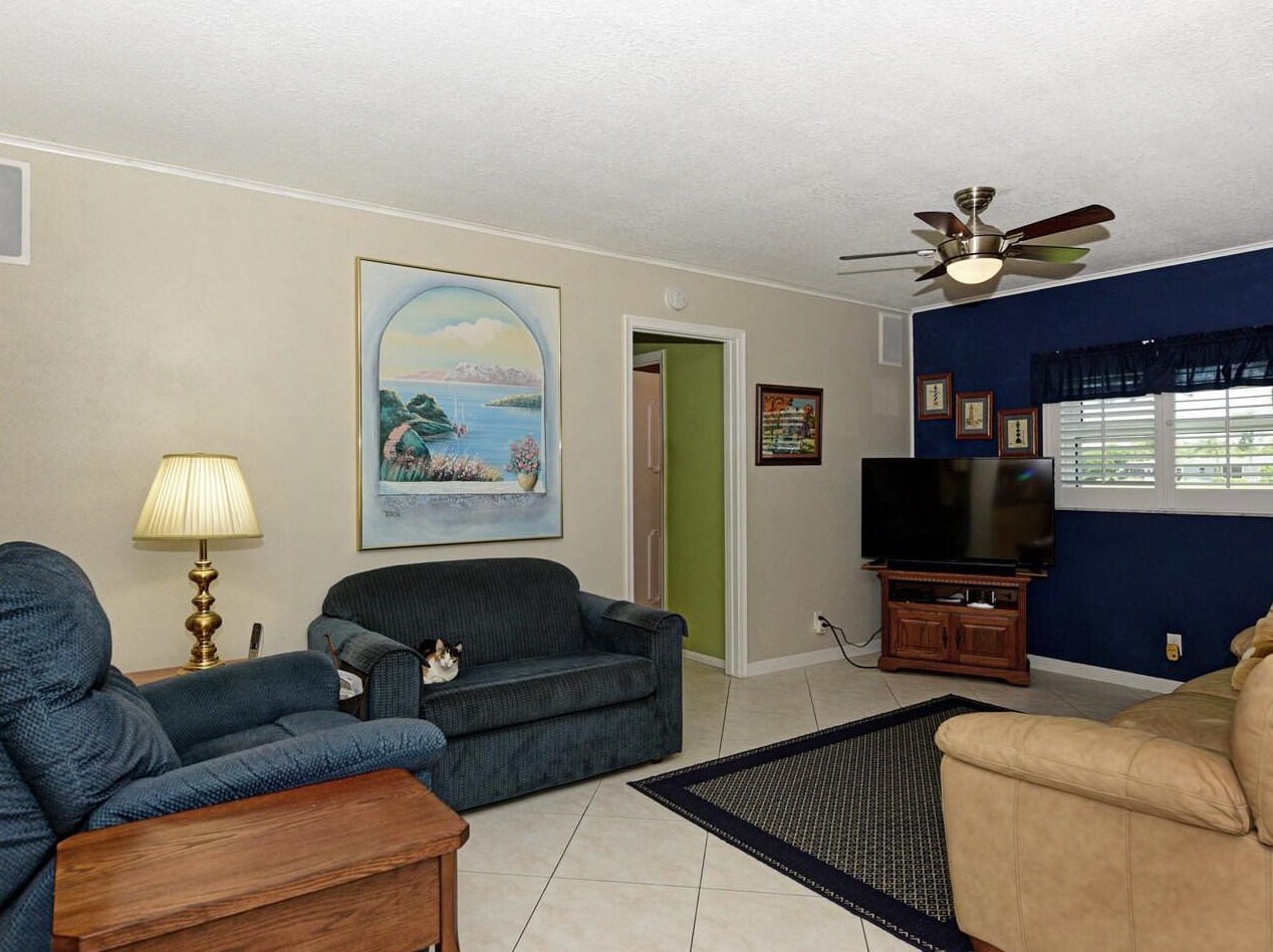 5197 Nicholas Dr, West Palm Beach FL  33417-1014 exterior