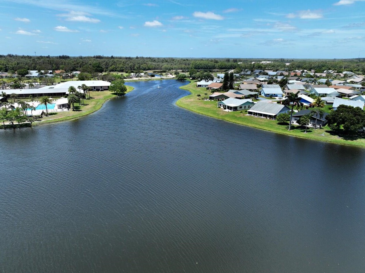 5197 Nicholas Dr, West Palm Beach FL  33417-1014 exterior