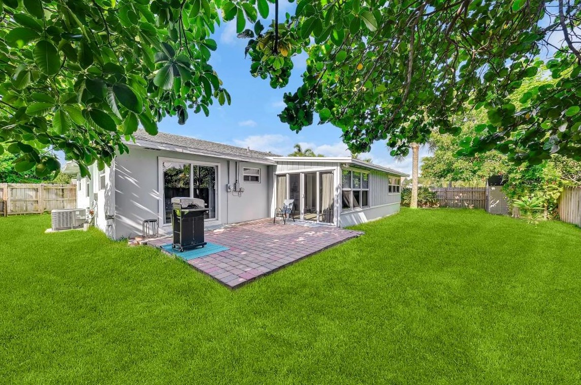 149 27th Way, Boynton Beach FL  33435-7610 exterior