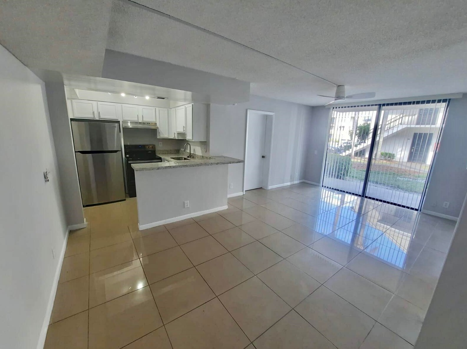 706 Executive Center Dr, West Palm Beach, FL 33401-8677