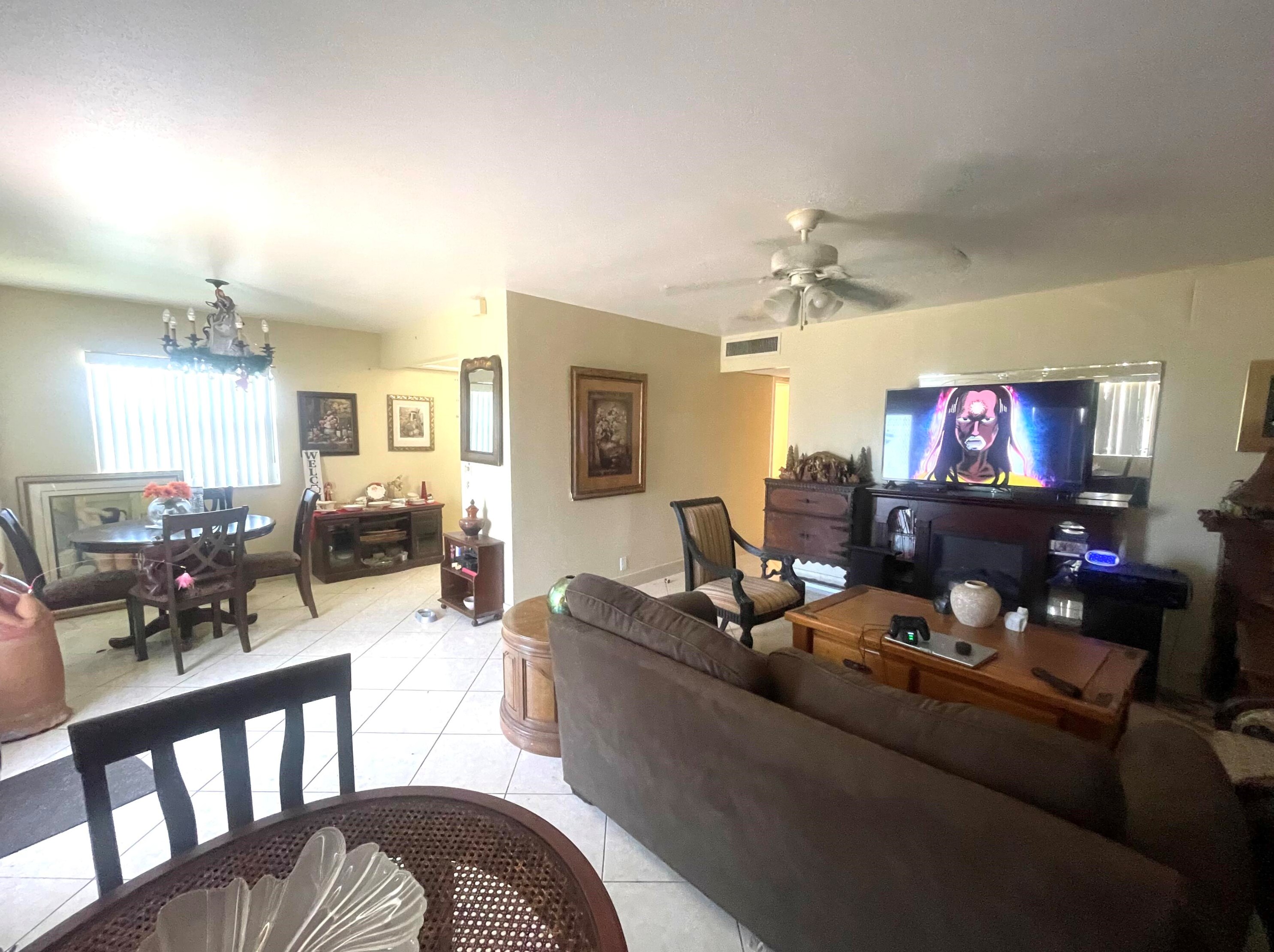 217 Saxony, Delray Beach FL  33446-1843 exterior