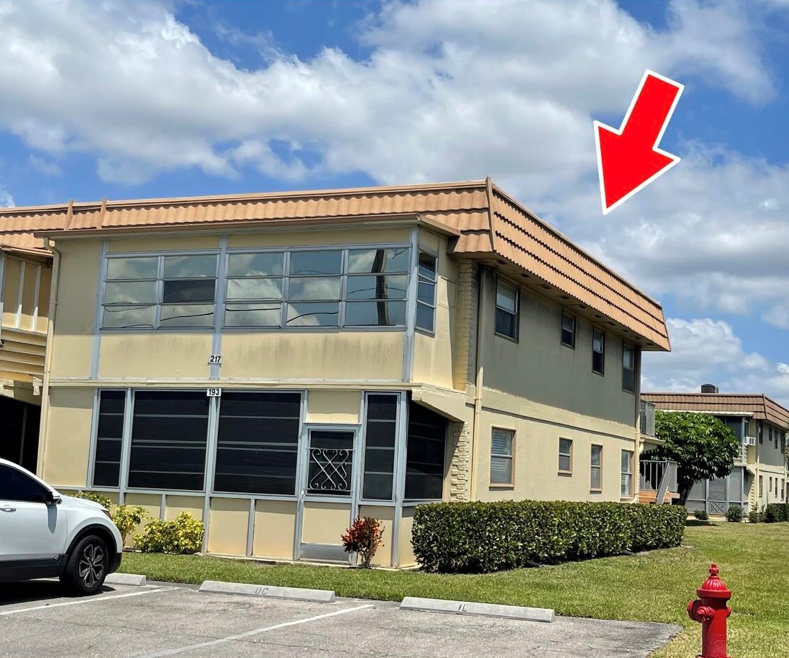 217 Saxony, Delray Beach FL  33446-1843 exterior