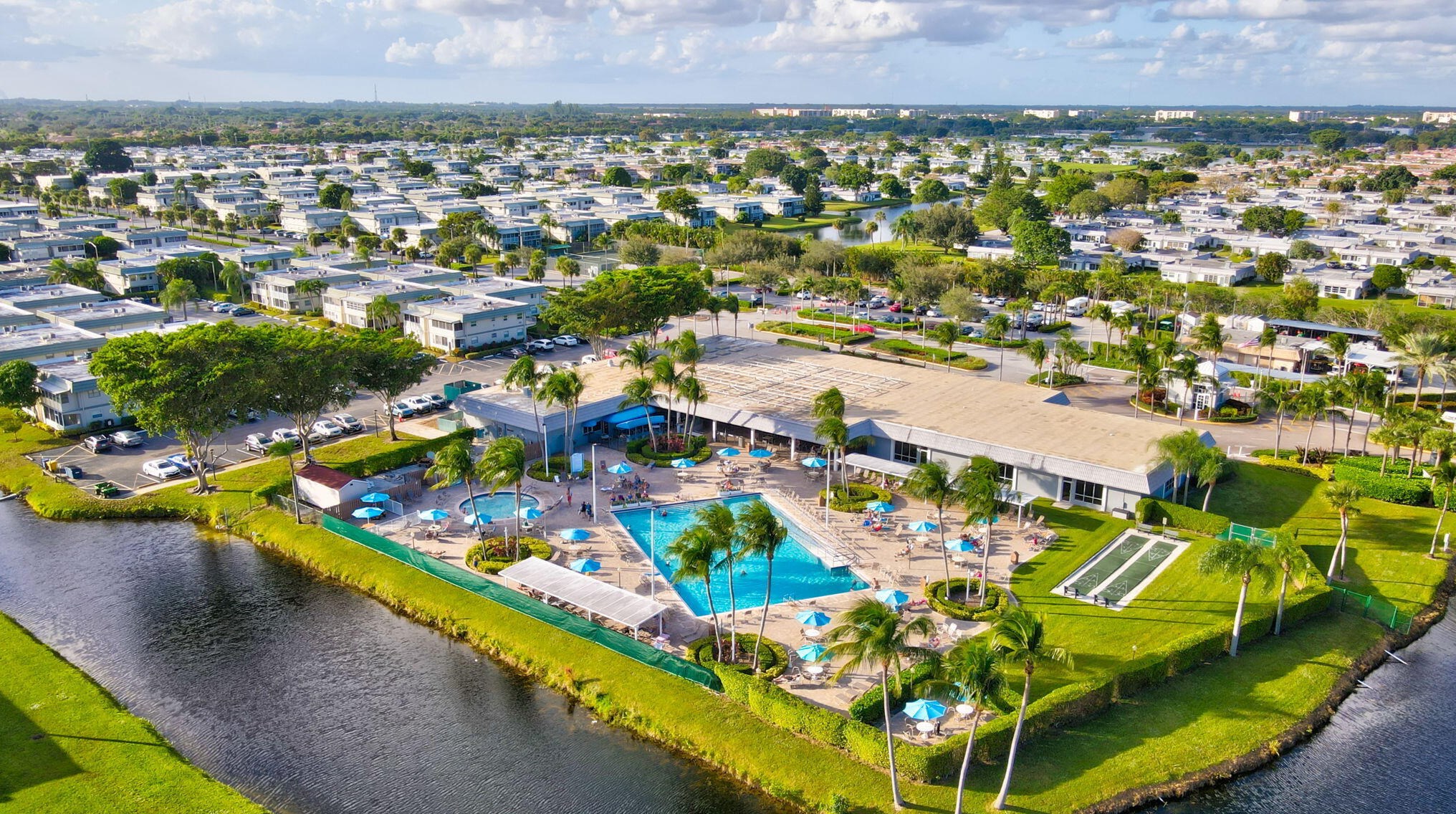 217 Saxony, Delray Beach FL  33446-1843 exterior