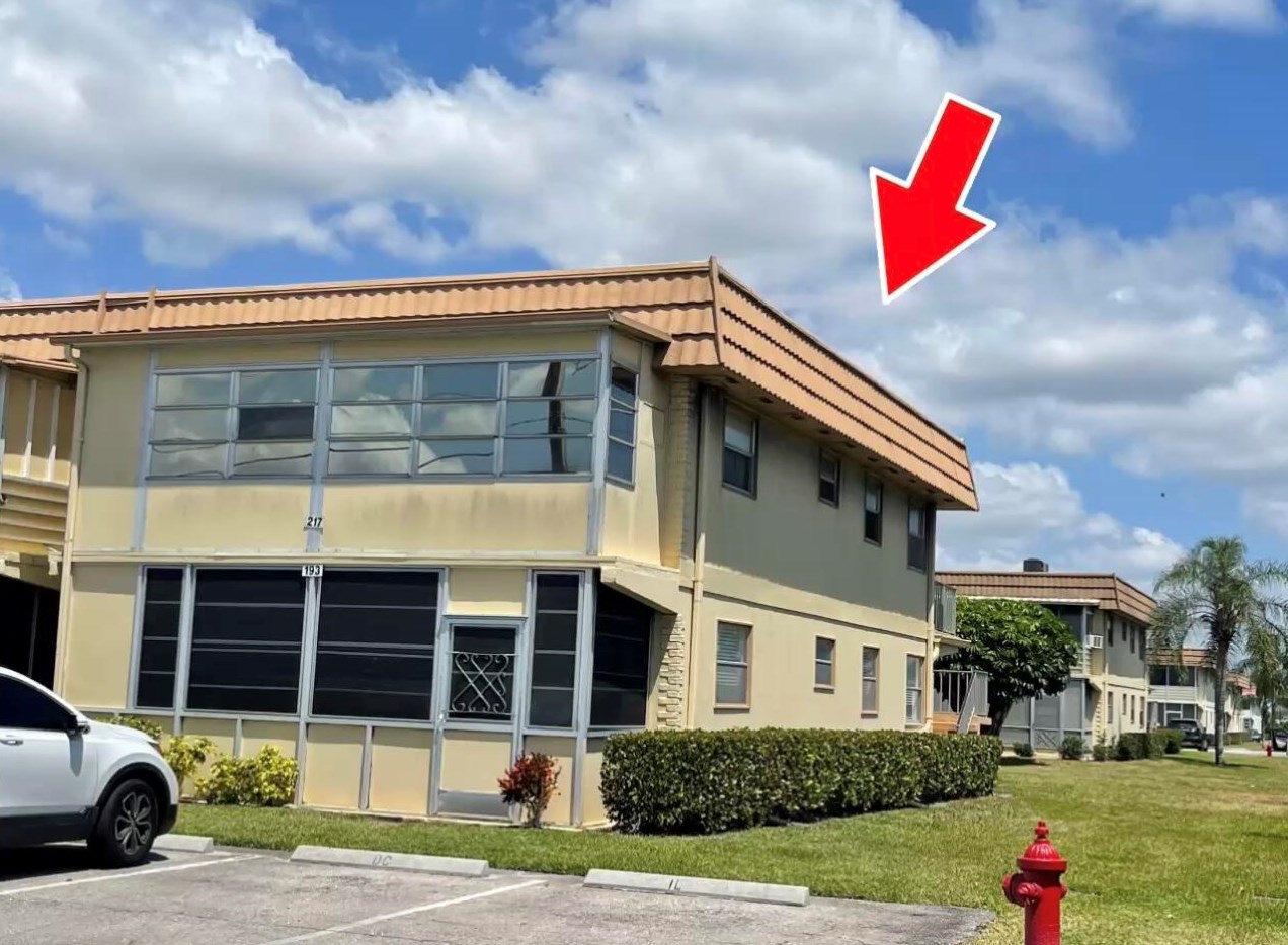 217 Saxony, Delray Beach FL  33446-1845 exterior