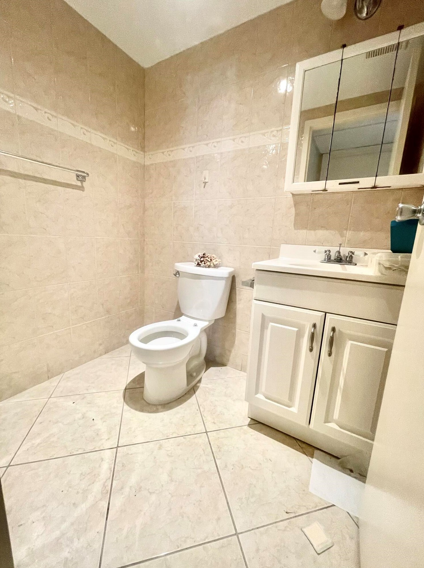 217 Saxony, Delray Beach FL  33446-1843 exterior