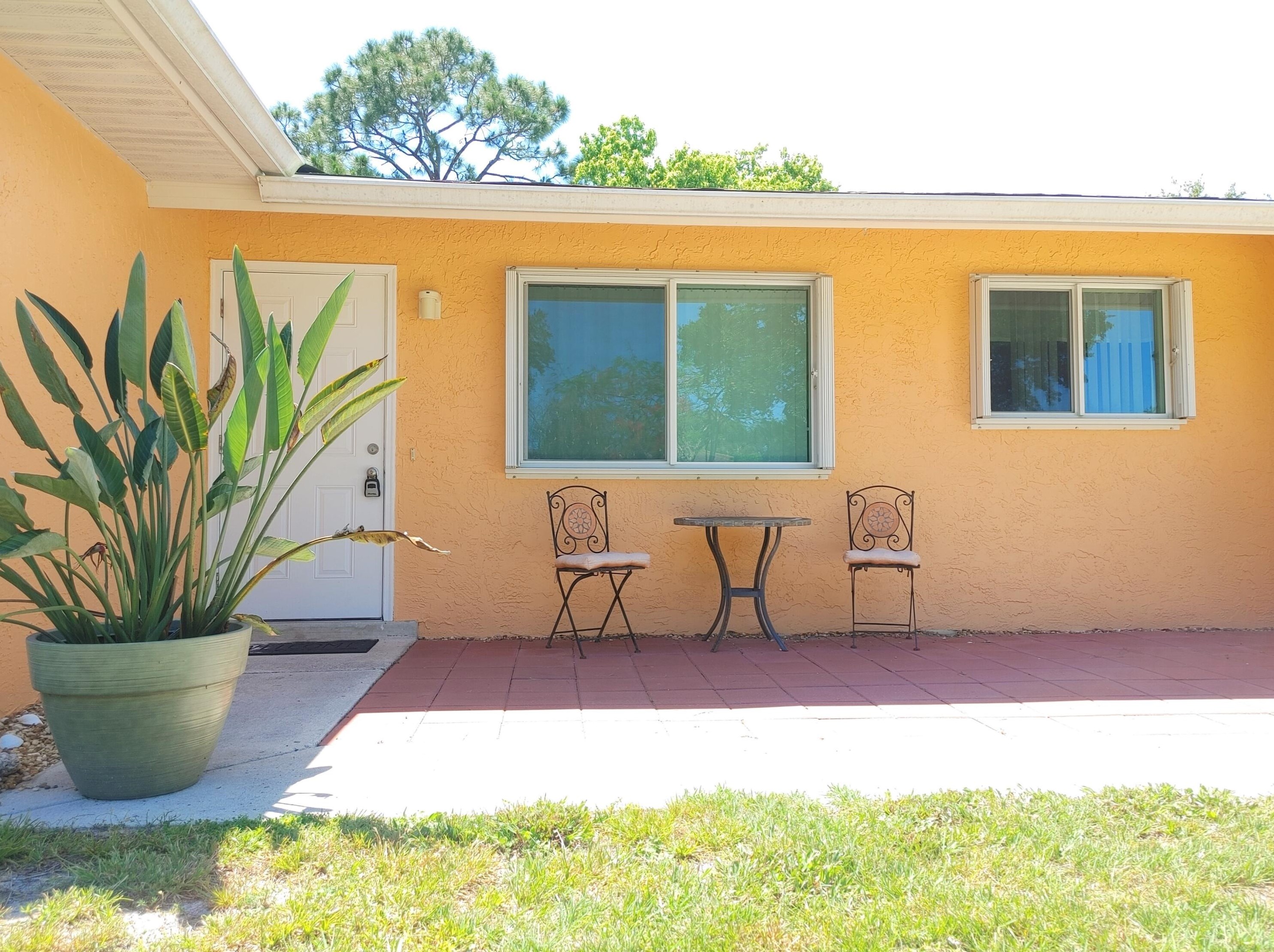 2402 Marseille St, Fort Pierce, FL 34952-7281