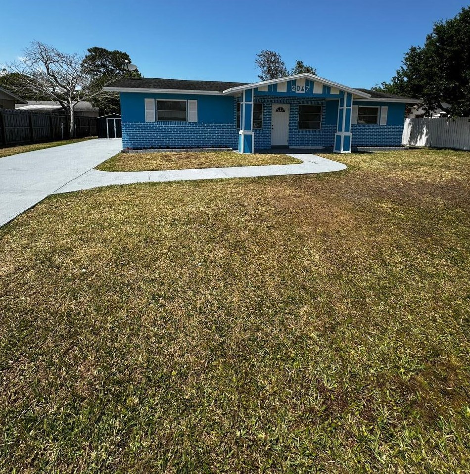 2067 Harrison St, Stuart, FL 34997-5865