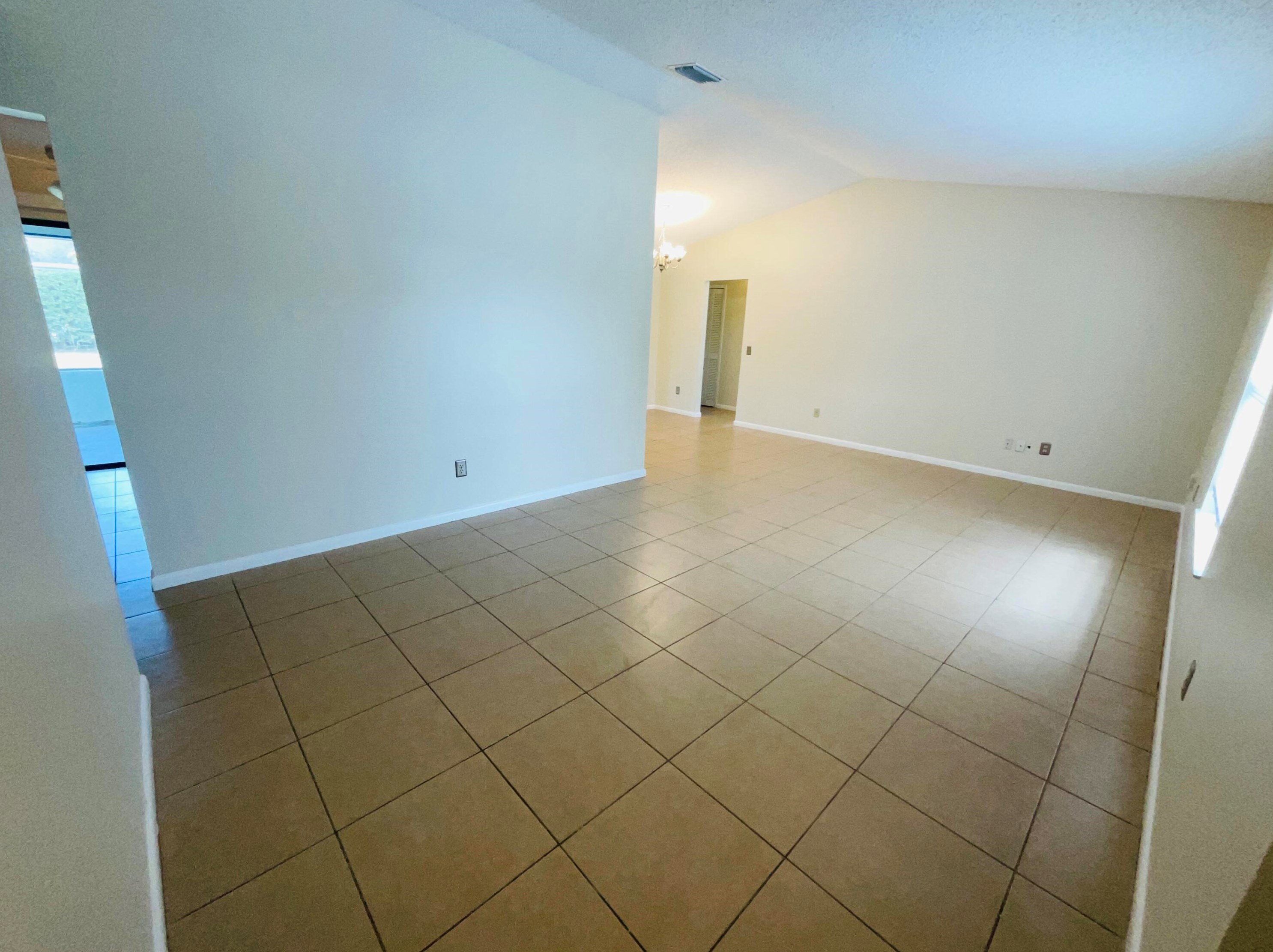 2020 Parrot St, Fort Pierce, FL 34952-6757