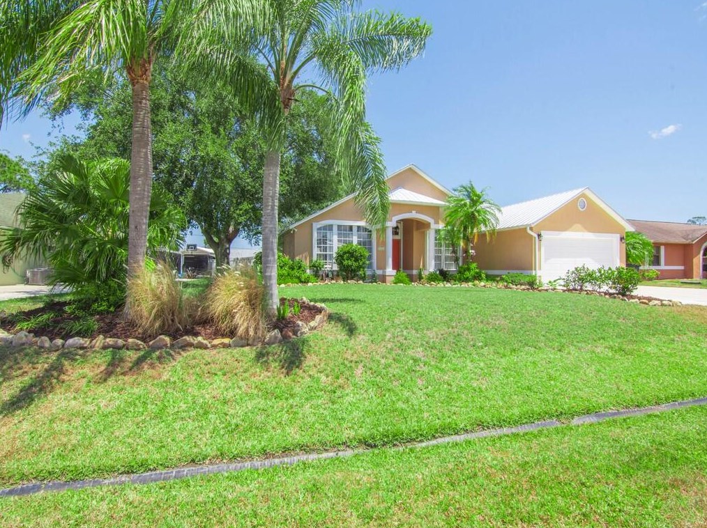 532 Cliff Rd, Fort Pierce, FL 34984-6225