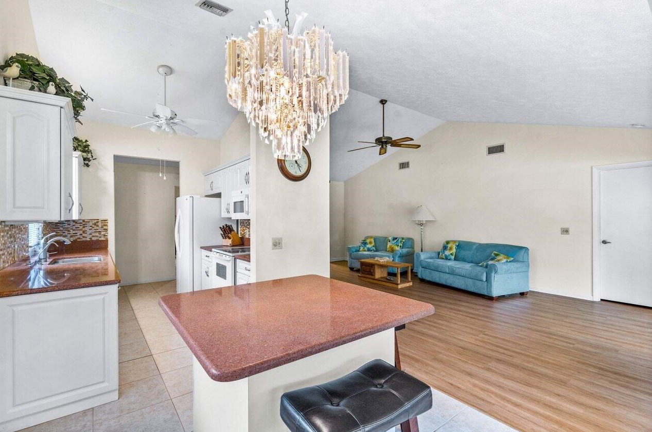 8161 Eaglewood Way, Hobe Sound FL 33455-7655 exterior