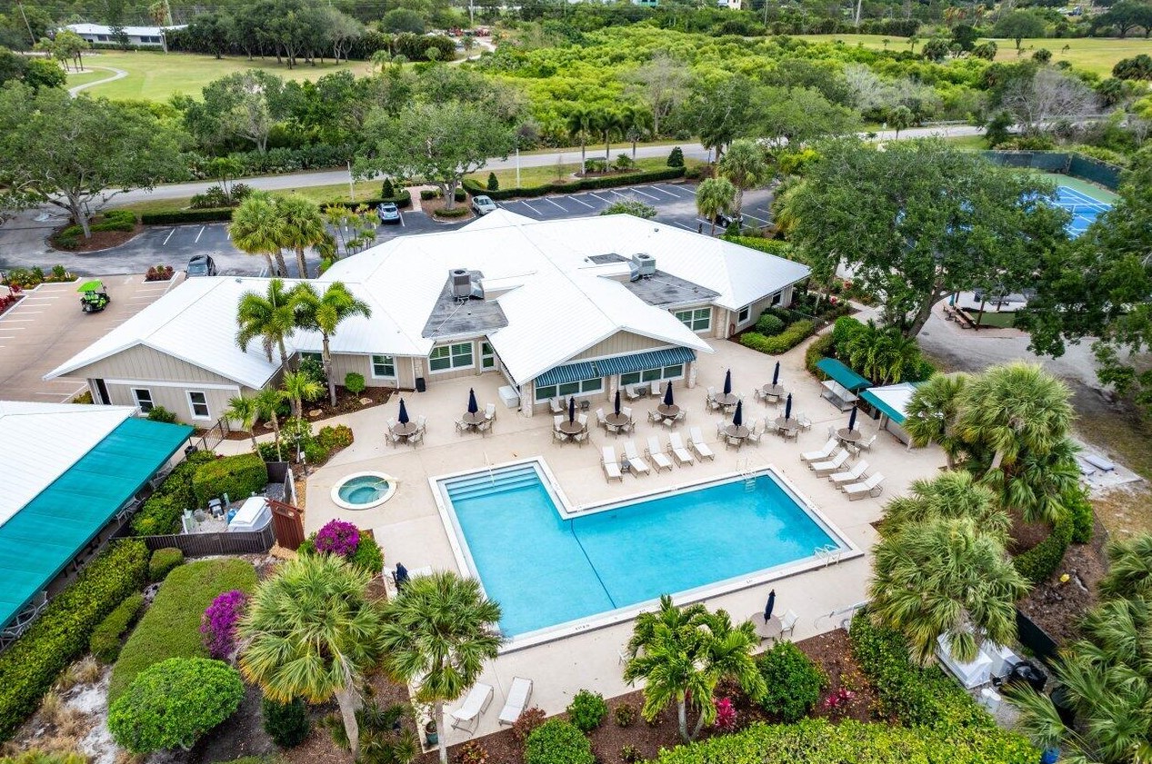 8161 Eaglewood Way, Hobe Sound FL 33455-7655 exterior