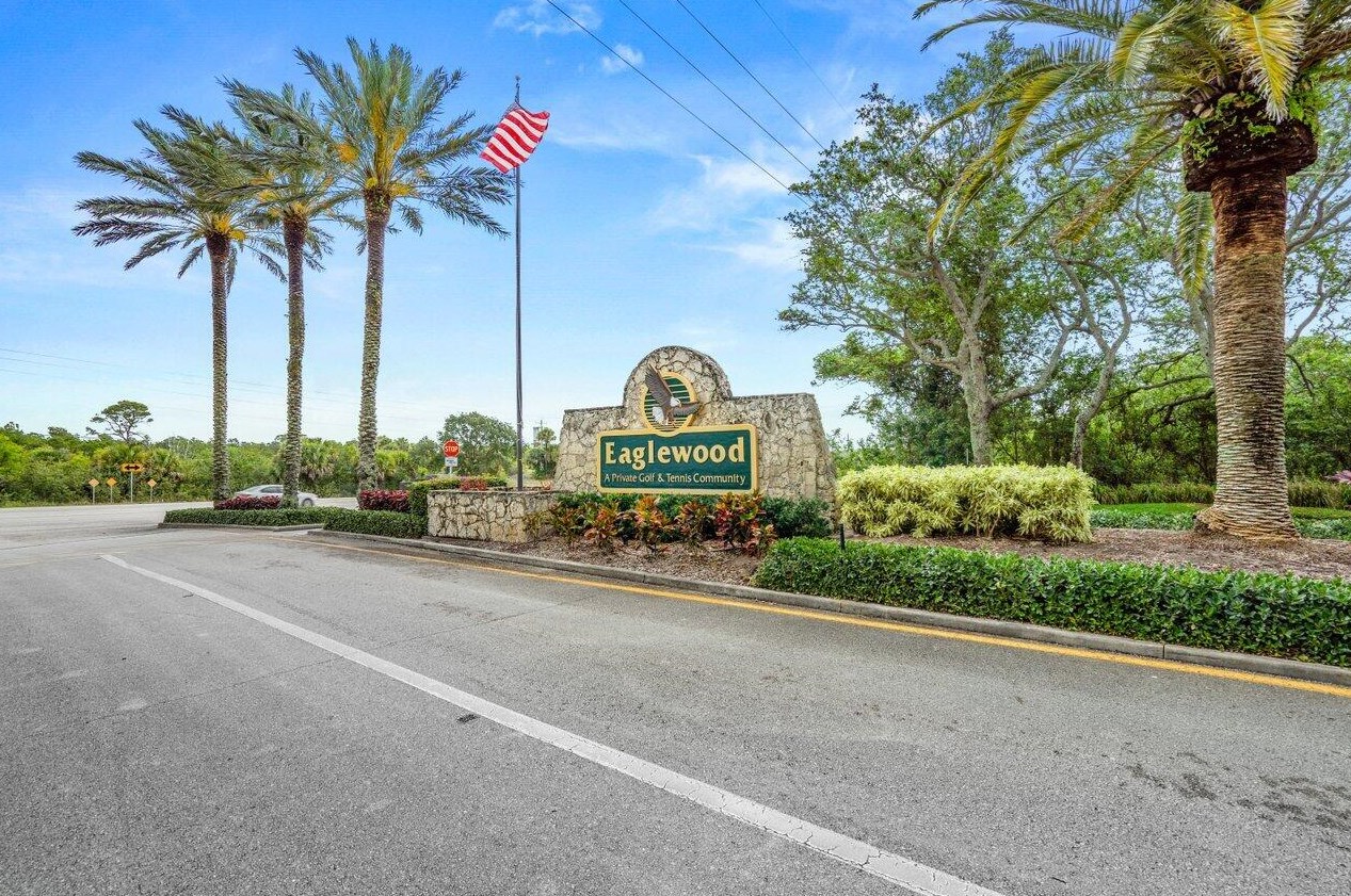 8161 Eaglewood Way, Hobe Sound FL 33455-7655 exterior