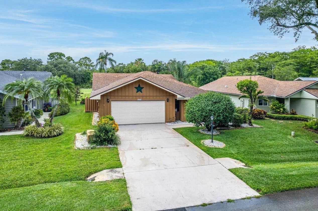 8161 Eaglewood Way, Hobe Sound FL 33455-7655 exterior