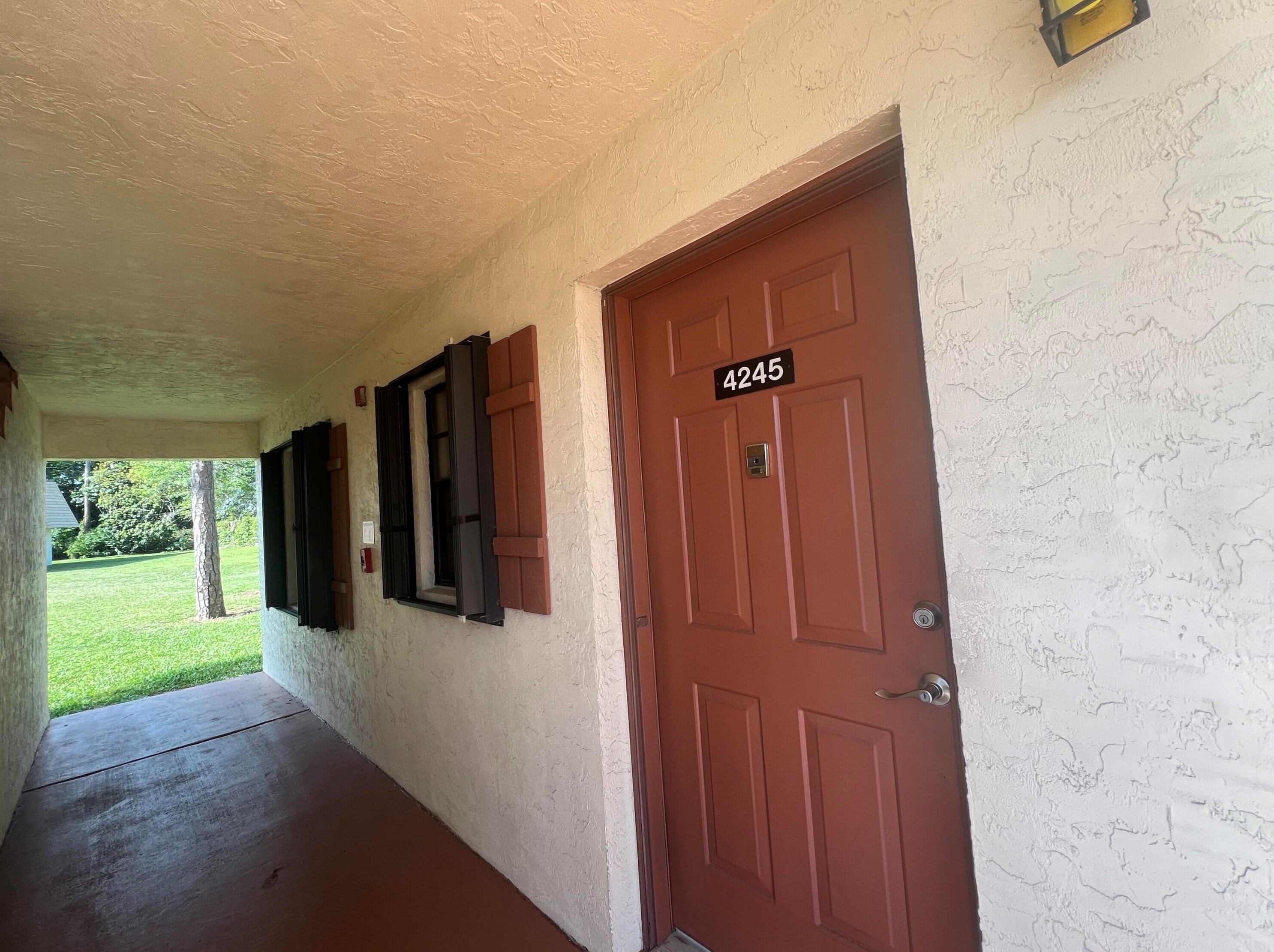 4245 Oak Terrace Dr, Lake Worth, FL 33463-3712
