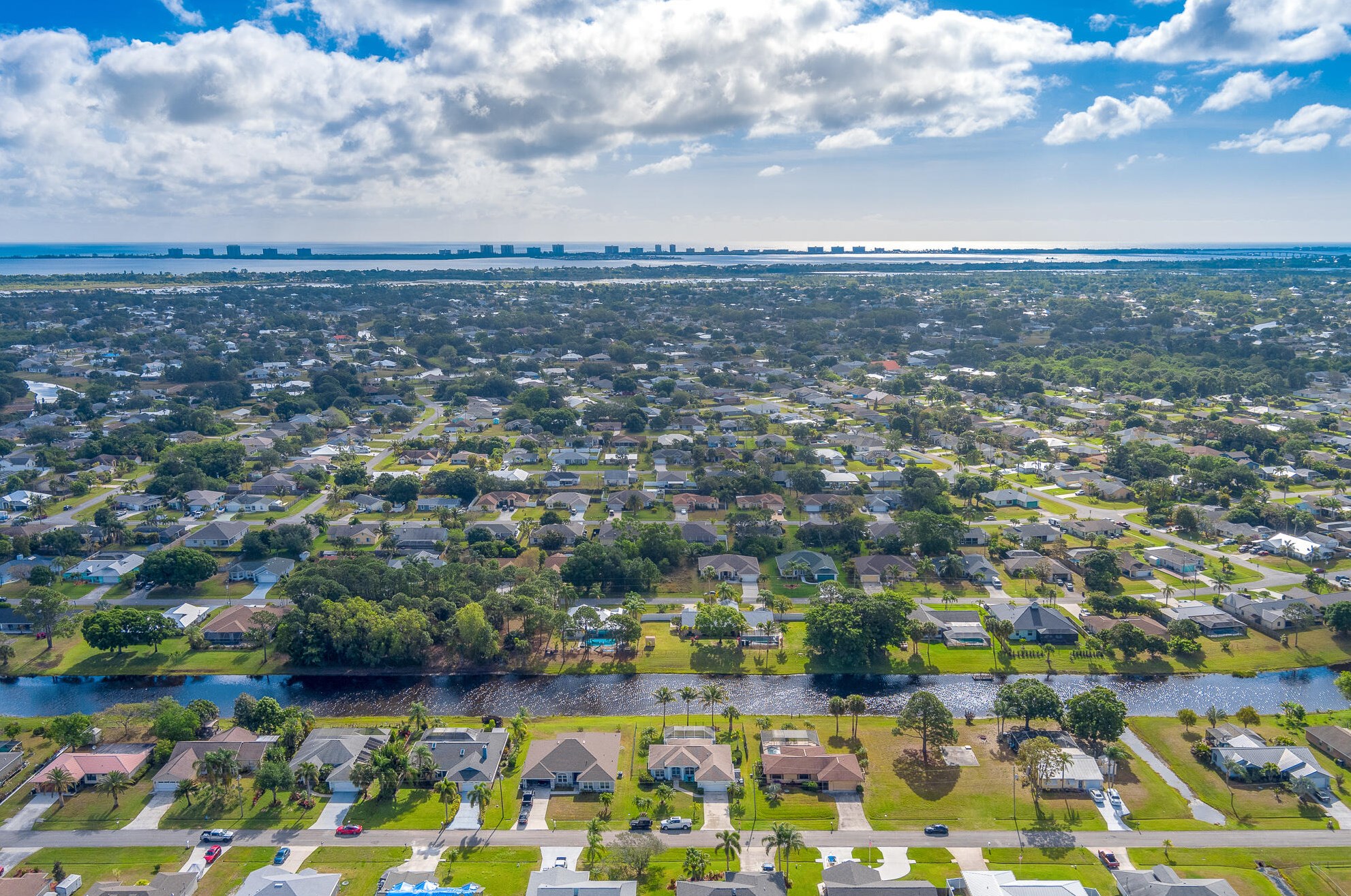 1937 Mantua St, Fort Pierce FL  34952-6736 exterior