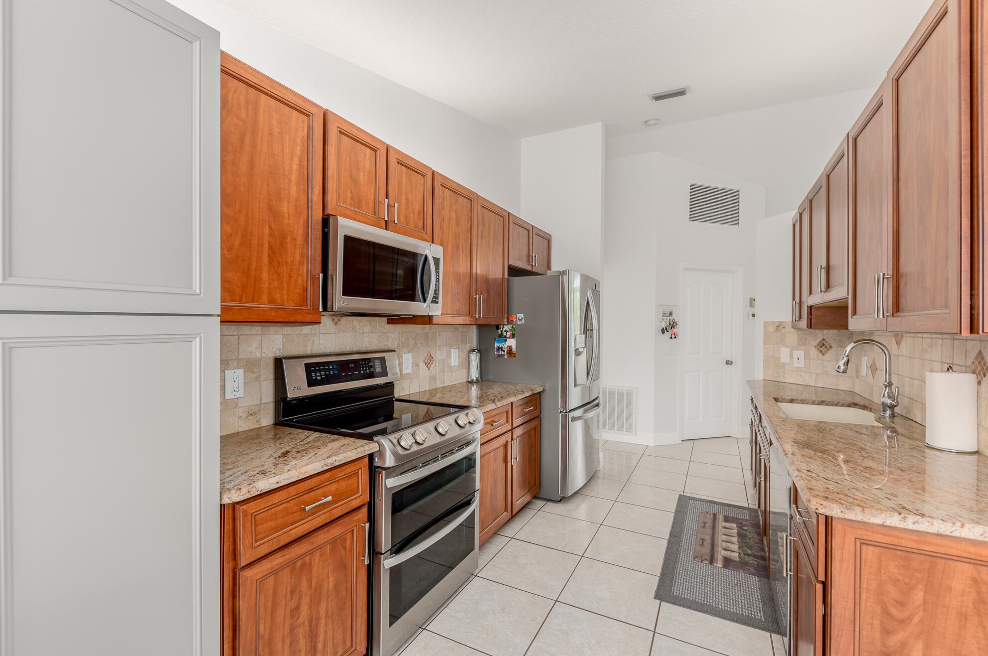 1937 Mantua St, Fort Pierce FL  34952-6736 exterior