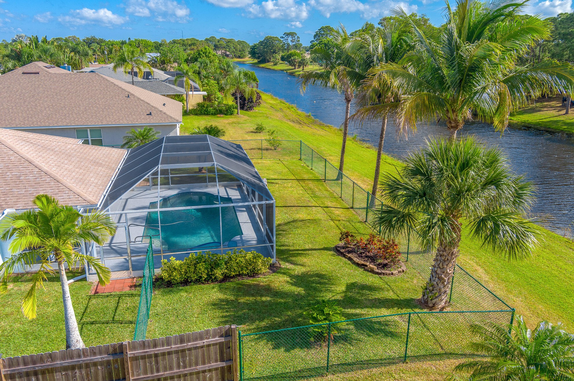 1937 Mantua St, Fort Pierce FL  34952-6736 exterior