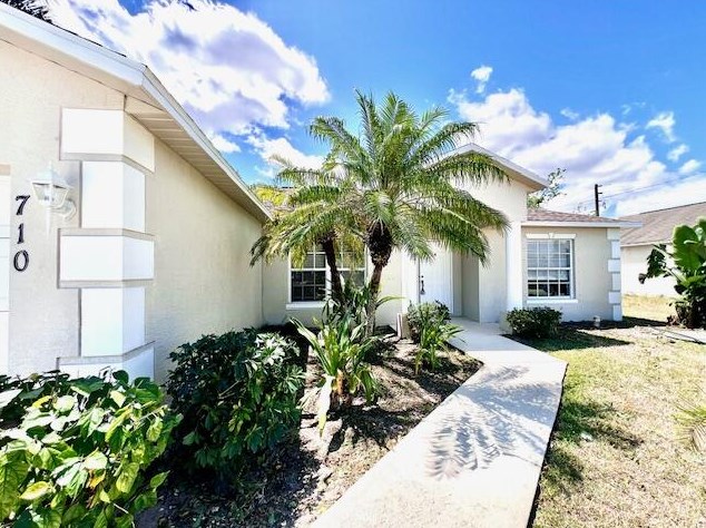 710 Lighthouse Ave, Fort Pierce, FL 34983-3810