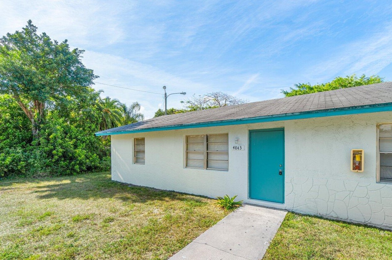 4843 Gulfstream Rd, Lake Worth, FL 33461