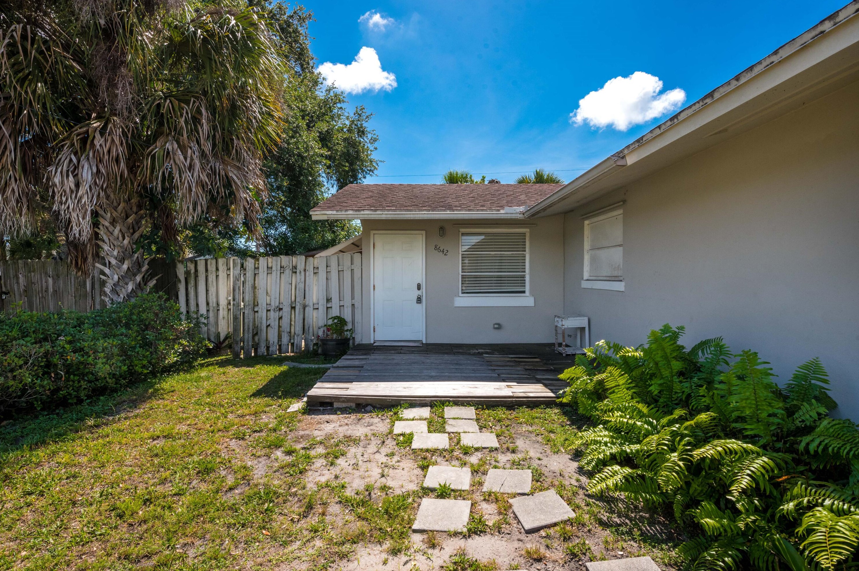 8642 Sunset Dr, West Palm Beach, FL 33410-6243