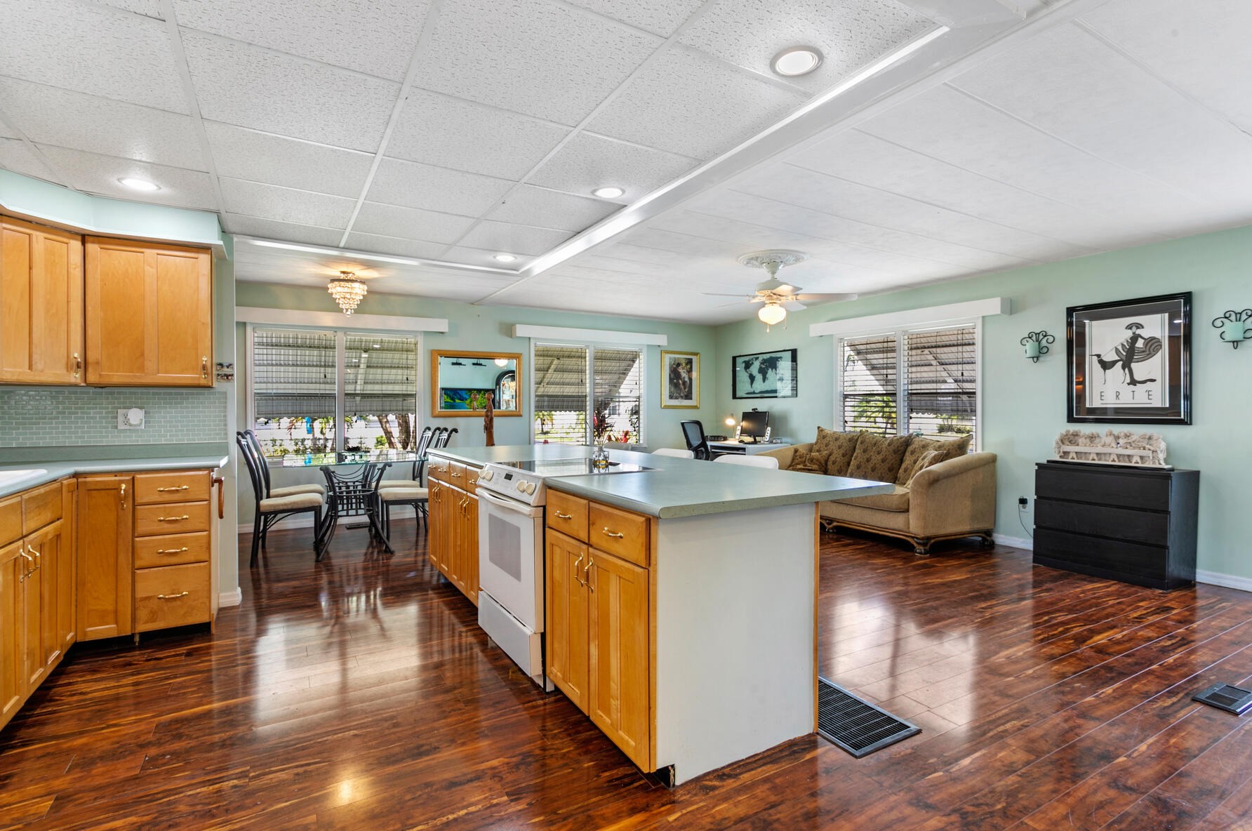 10024 Granada Bay, Boynton Beach FL 33436-2221 exterior