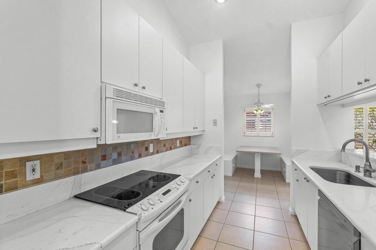 5109 Corbel Lk Way, Boynton Beach FL 33437-1696 exterior