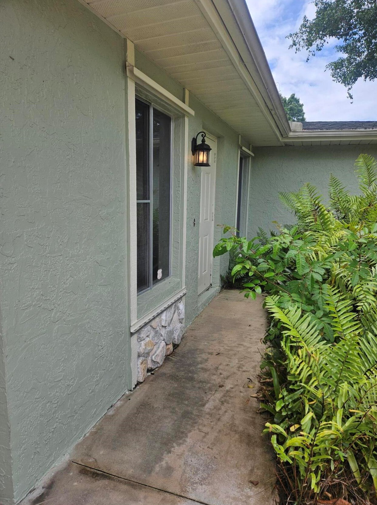 5706 Sunset Blvd, Fort Pierce, FL 34982-7570