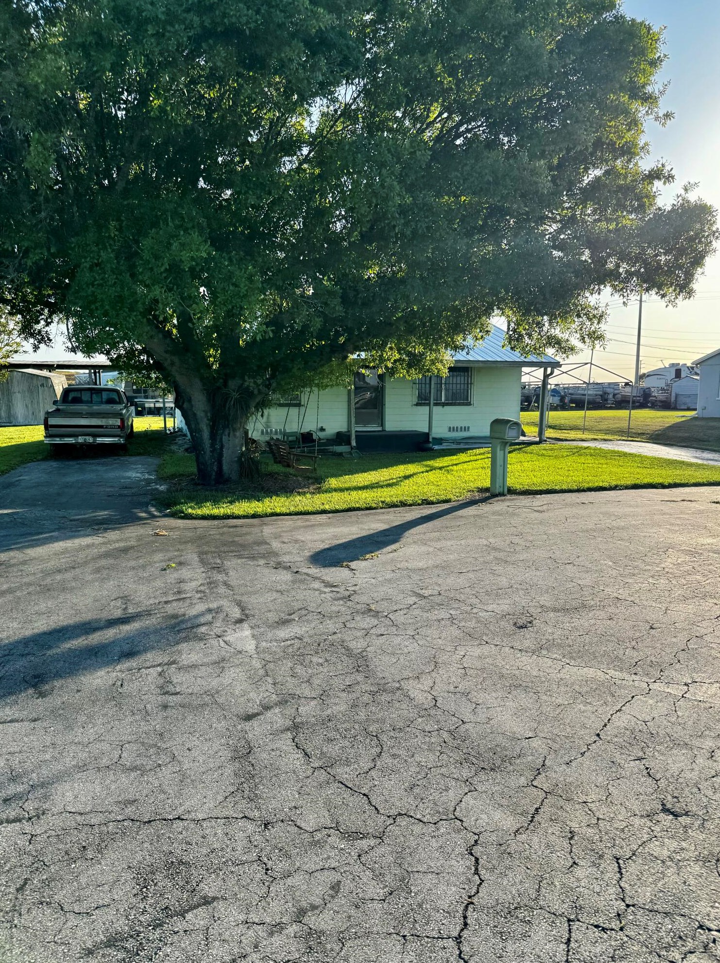 2708 Canal St, Belle Glade, FL 33430-4602