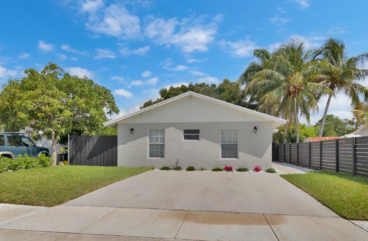 315 6th St, Delray Beach, FL 33483-4447