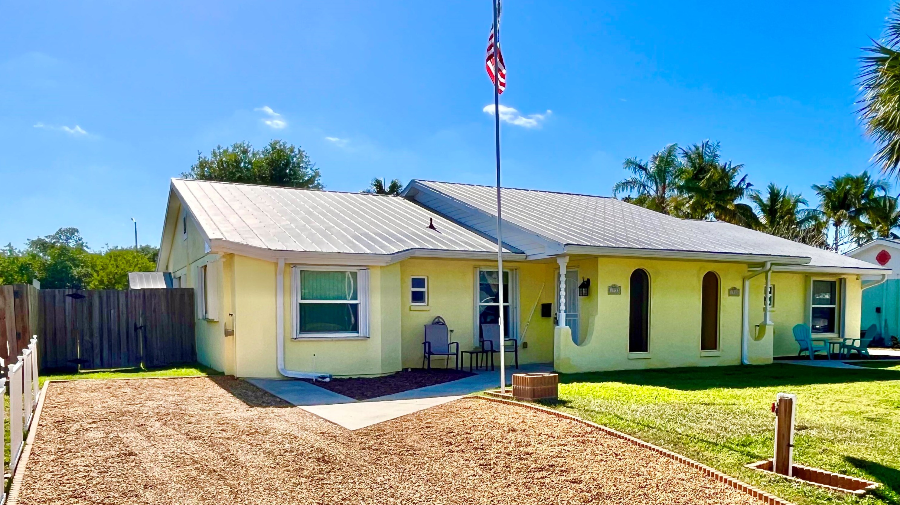 1933 Robalo Dr, Vero Beach, FL 32960-5240