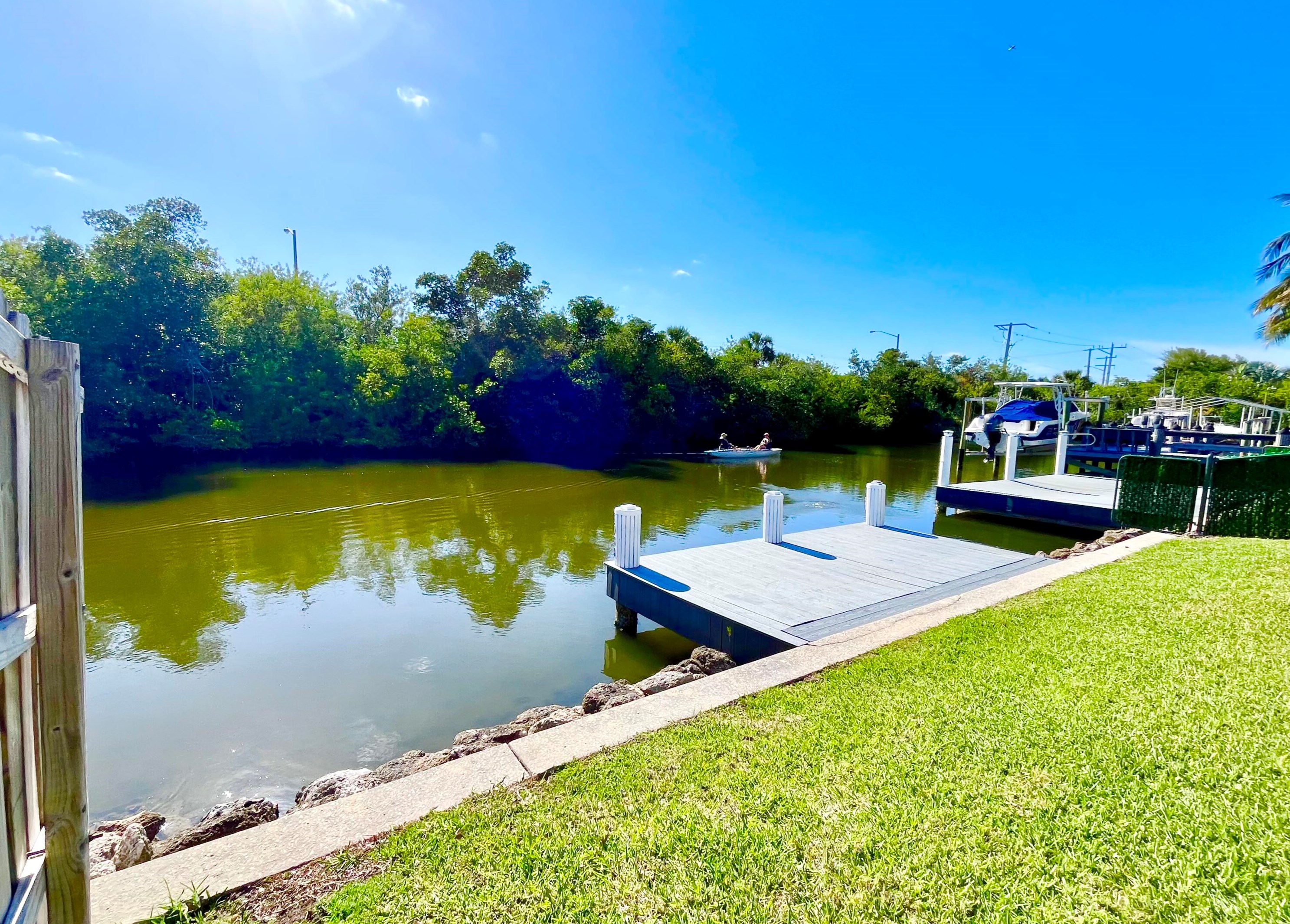 1933 Robalo Dr, Vero Beach FL  32960-5240 exterior