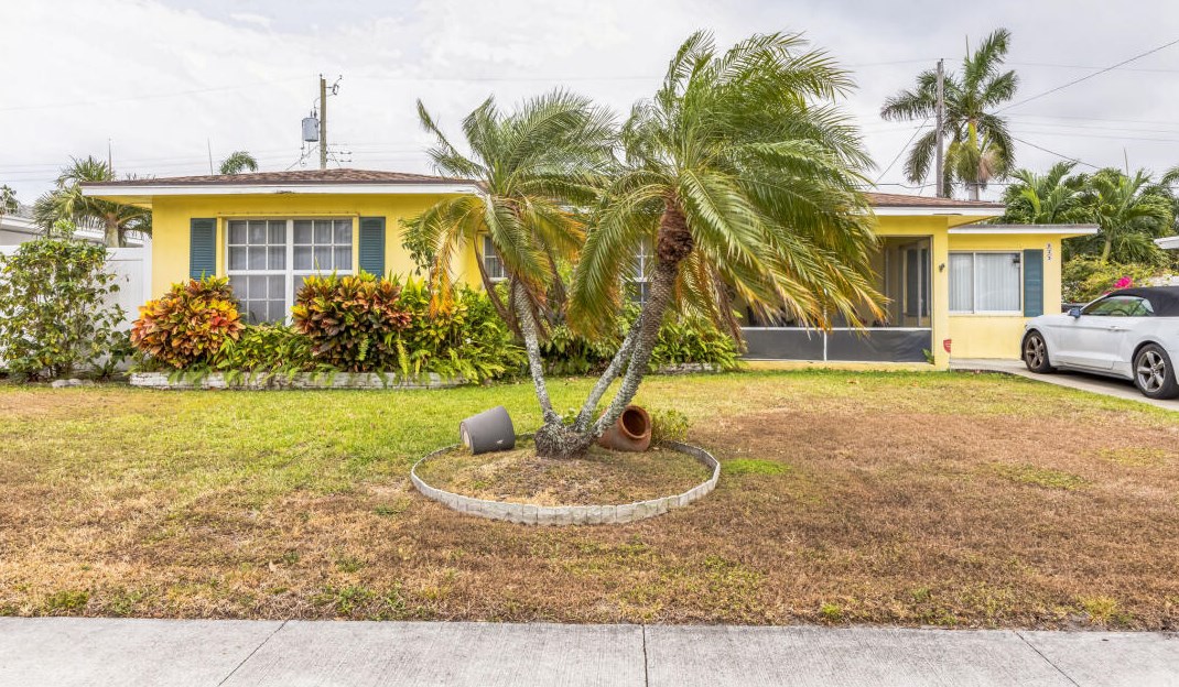 223 Vanderbilt Dr, Lake Worth, FL 33460-6240