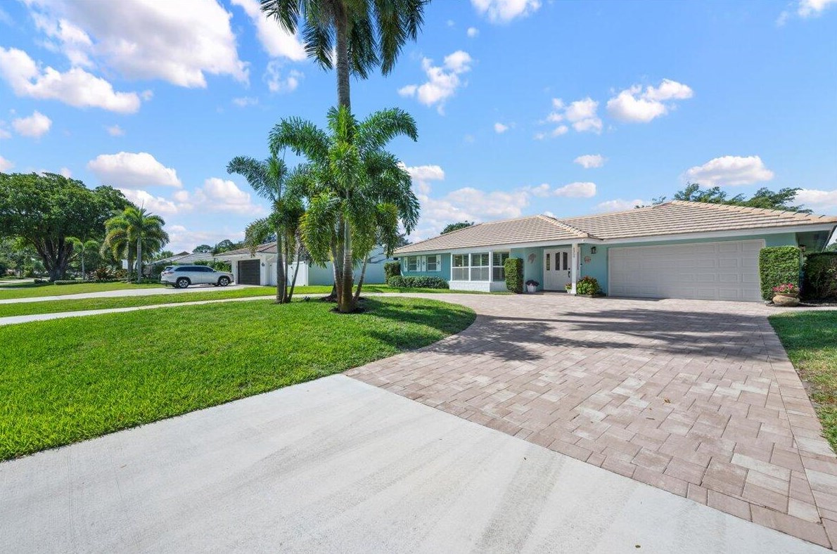 4360 Hickory Dr, West Palm Beach, FL 33418-3906