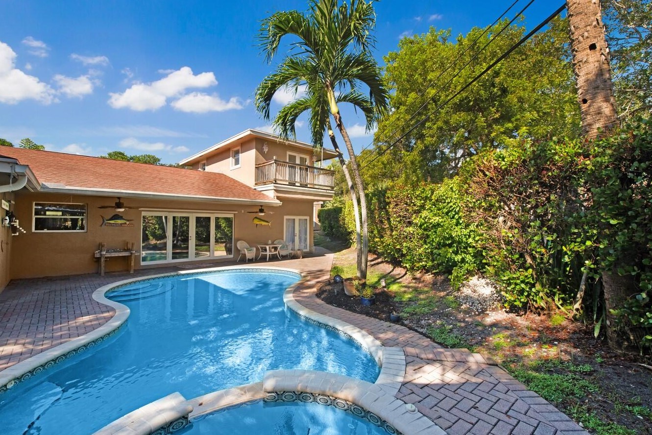 2220 W Pineridge Ct, Delray Beach, FL 33444